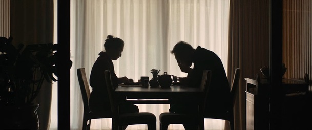 Ordinary Love: Liam Neeson umí nejen lámat páteře, ale i bojovat se zákeřnou nemocí | Fandíme filmu