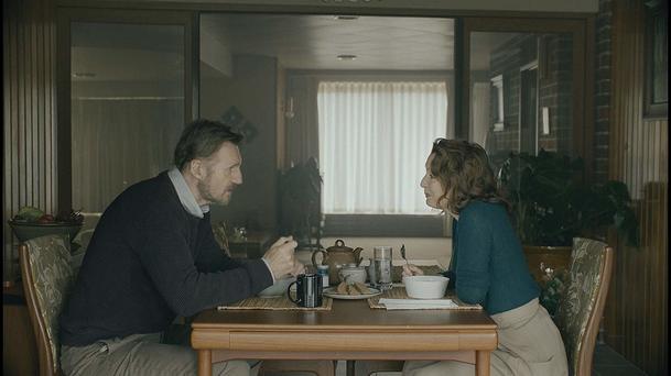 Ordinary Love: Liam Neeson umí nejen lámat páteře, ale i bojovat se zákeřnou nemocí | Fandíme filmu