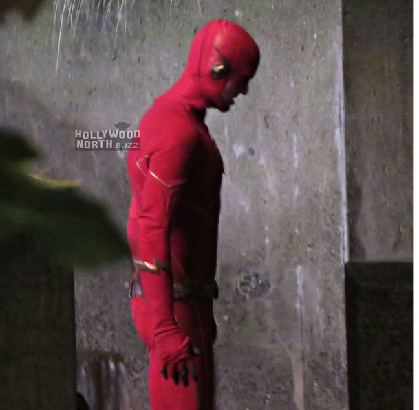 Flash: Fotografie ze šesté řady naznačují, že se z Barryho stane Negative Flash | Fandíme serialům