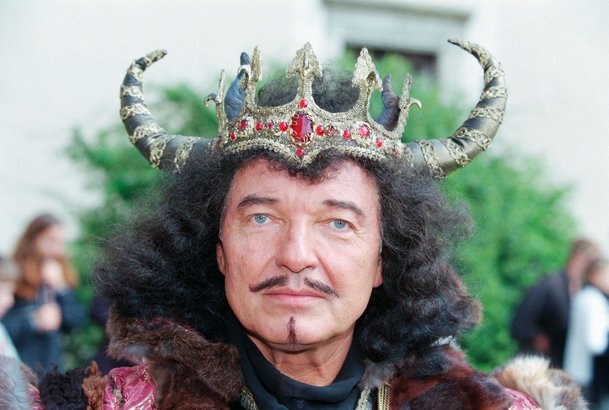 Zemřel Karel Gott, legendární zpěvák a příležitostný herec | Fandíme filmu