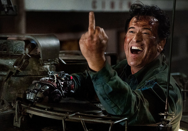 Evil Dead: Nový film má režiséra, prozradil to představitel Ashe | Fandíme filmu