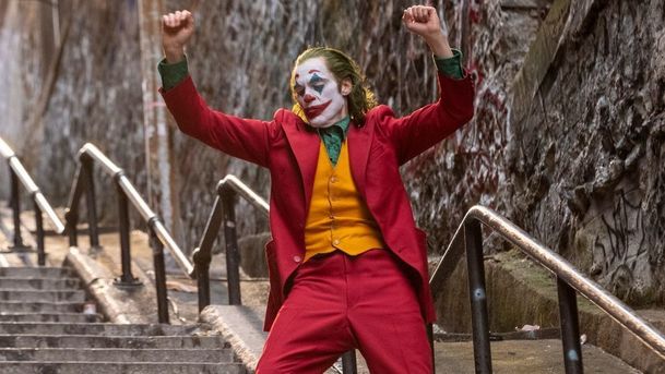 Joker vznikl, protože podle režiséra v přecitlivělé době "nejde točit komedie". Podle jeho vlastního herce je to nesmysl | Fandíme filmu