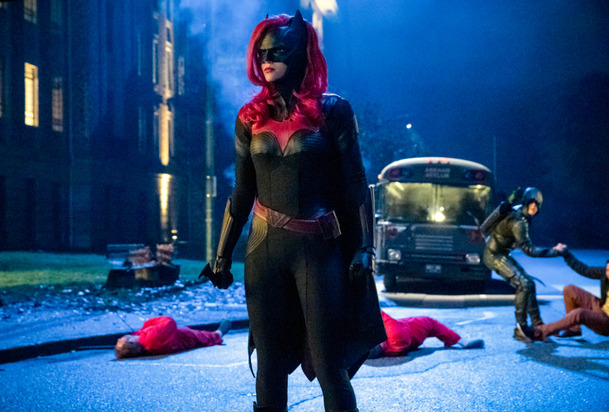 Batwoman: První fotky nové hrdinské představitelky | Fandíme serialům