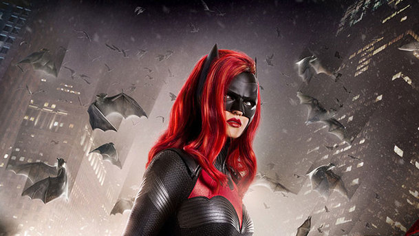 Batwoman: Poslední trailery, plakáty a doplňující informace před premiérou | Fandíme serialům