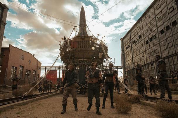 Daybreak: Mad Max pro teenegery v prvním pořádném traileru | Fandíme serialům
