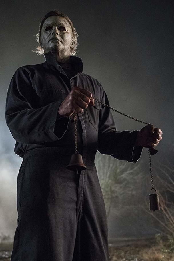 Halloween Kills: Pomlácená Jamie Lee Curtis na první fotce z natáčení | Fandíme filmu