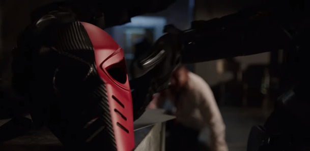 Arrow: Představitelé Supergirl a Flashe složili poctu hercům a tvůrcům | Fandíme serialům
