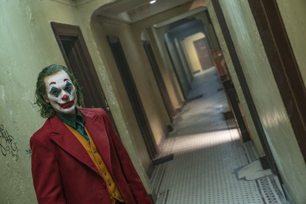 Joker vznikl, protože podle režiséra v přecitlivělé době "nejde točit komedie". Podle jeho vlastního herce je to nesmysl | Fandíme filmu