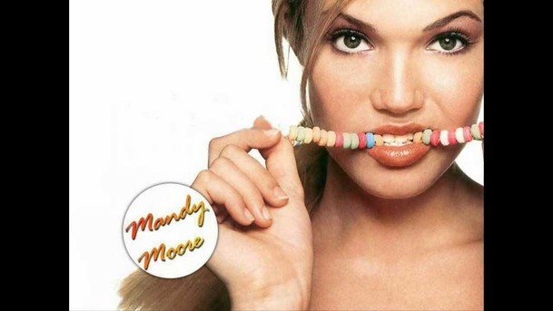 90’s Popstar: Chystané drama se inspiruje hudebními začátky herečky Mandy Moore | Fandíme serialům