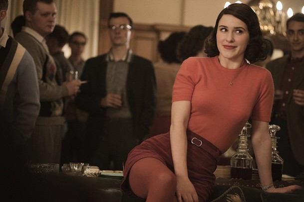 The Marvelous Mrs. Maisel se vydává na turné v plnohodnotném traileru ke 3. sérii | Fandíme serialům