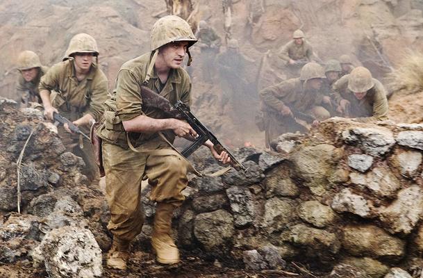 Masters of the Air: Spielberg a Hanks pracují po Pacifiku dalším válečném seriálu | Fandíme serialům