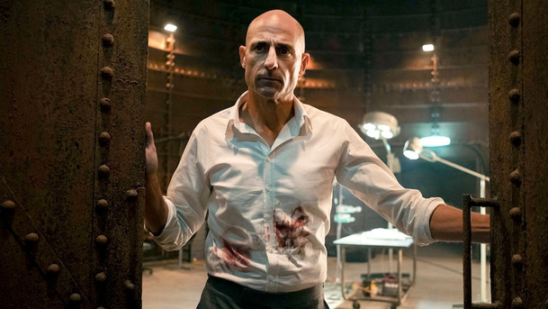 Misanthrope: Mark Strong a Shailene Woodley půjdou po krku sériovému vrahovi | Fandíme filmu