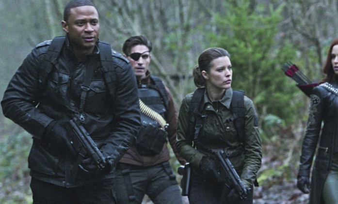 Arrow: Tvůrce se vyjádřil k tomu, že byl "donucen" k zabití seriálové verze Suicide Squad | Fandíme seriálům