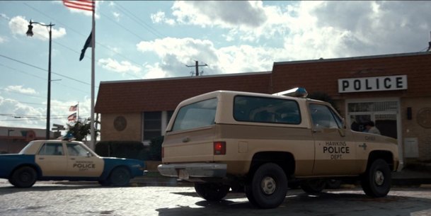 Stranger Things 4: Fotka z natáčení znovu naznačuje Hopperův návrat | Fandíme serialům