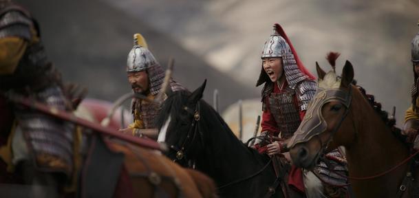 Mulan: Film se znovu posouvá, pořád má ale vyjít letos v létě | Fandíme filmu