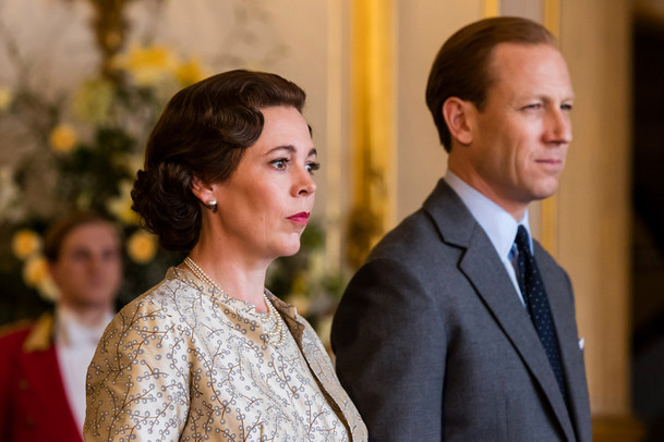 The Crown 3: Plnohodnotný trailer se soustředí na Olivii Colman a Helen Bonham Carter | Fandíme serialům