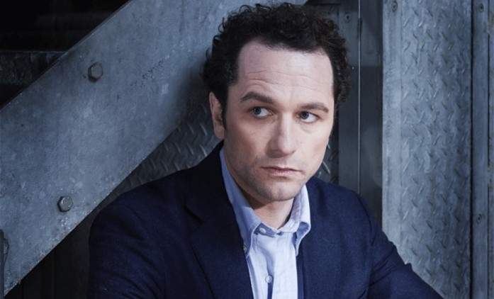 Matthew Rhys se představuje jako Perry Mason na první fotce | Fandíme seriálům