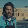 Adopt a Highway: Ethan Hawke coby bývalý vězeň najde v popelnici opuštěné miminko | Fandíme filmu