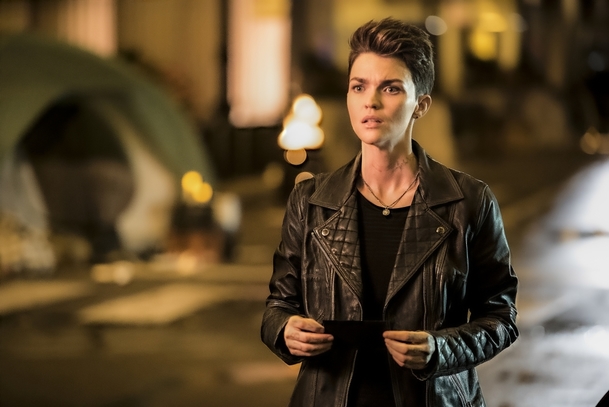 Batwoman: Zákulisní zdroj o tom, co stálo za odchodem herečky Ruby Rose | Fandíme serialům