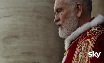 The New Pope: Nový teaser blíže představuje nového papeže s tváří Johna Malkoviche | Fandíme filmu