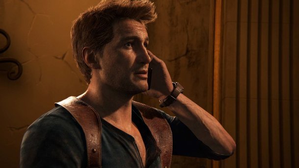 Uncharted: Tom Holland ukázal filmový účes a filmové svaly | Fandíme filmu