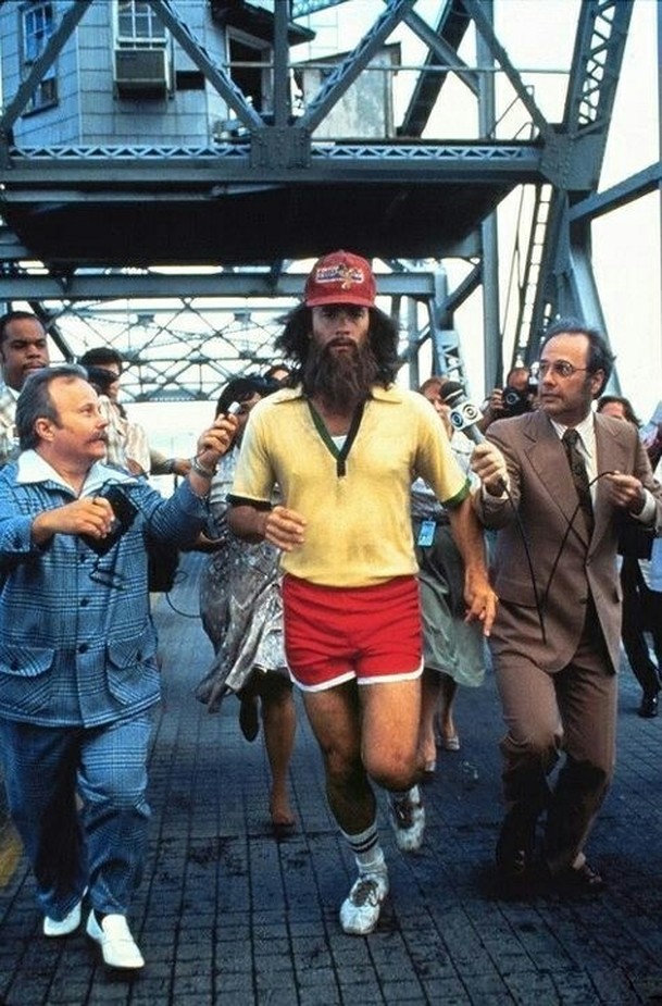 Forrest Gump: Tom Hanks musel zaplatit natáčení legendární scény ze své kapsy | Fandíme filmu