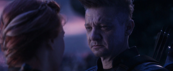 Avengers: Endgame: V alternativní verzi se místo Black Widow obětoval Hawkeye | Fandíme filmu