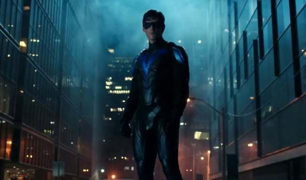 Titans 2: Upoutávka na finále druhé řady láká na představení Nightwinga | Fandíme serialům