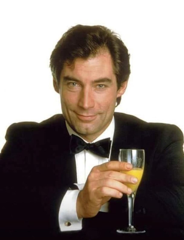 Podle studie je James Bond prokazatelný alkoholik | Fandíme filmu