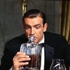 Podle studie je James Bond prokazatelný alkoholik | Fandíme filmu