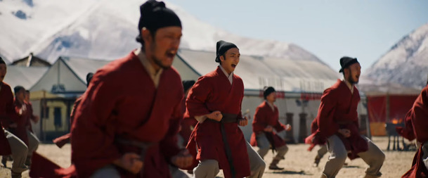 Mulan: Trailer slibuje velkolepé pohádkové dobrodružství ze starověké Číny | Fandíme filmu