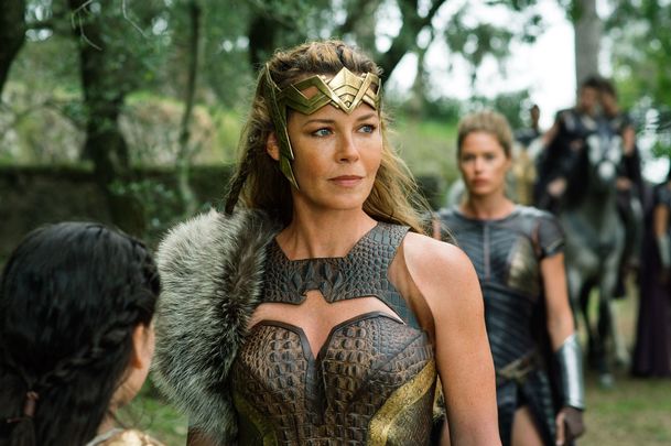 Wonder Woman: Režisérka Patty Jenkins chystá spin-off o mocných Amazonkách | Fandíme filmu