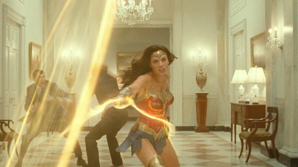 Wonder Woman 1984: Zákulisní video se zaměřilo na oživení 80. let na plátně | Fandíme filmu