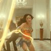 Wonder Woman 1984: Zákulisní video se zaměřilo na oživení 80. let na plátně | Fandíme filmu