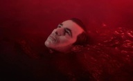 Dracula: Pro soundtrack nové adaptace byly použité rakve i pravá krev | Fandíme filmu