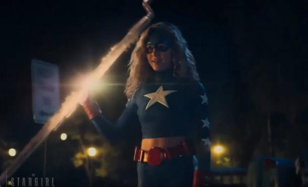 Stargirl: Trailer na další komiksovou DC sérii, kterou nabídne The CW | Fandíme serialům