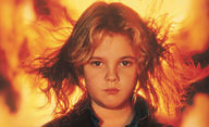 Ohnivé oči: Remake thrilleru o holčičce pyromance má nového režiséra | Fandíme filmu