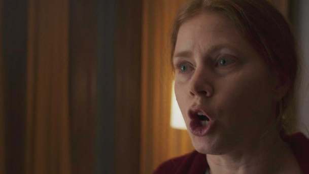 Žena v okně: Amy Adams v traileru na nový thriller pochybuje o vlastní příčetnosti | Fandíme filmu