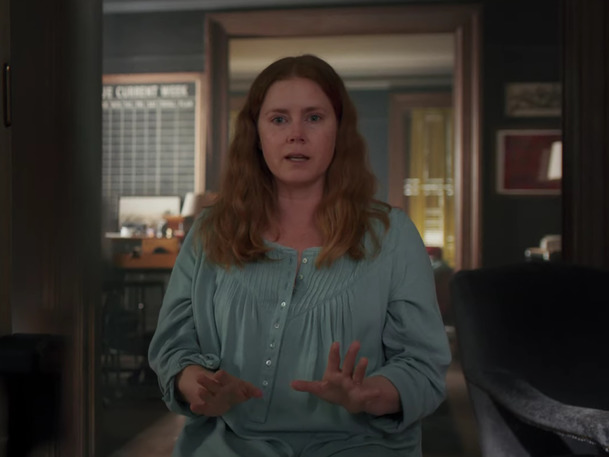 Žena v okně: Amy Adams v traileru na nový thriller pochybuje o vlastní příčetnosti | Fandíme filmu