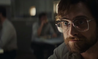 Escape from Pretoria: Daniel Radcliffe prchá z vězení v prvním traileru | Fandíme filmu