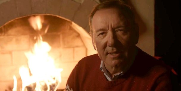 Kevin Spacey v podivném videu přeje veselé Vánoce | Fandíme filmu