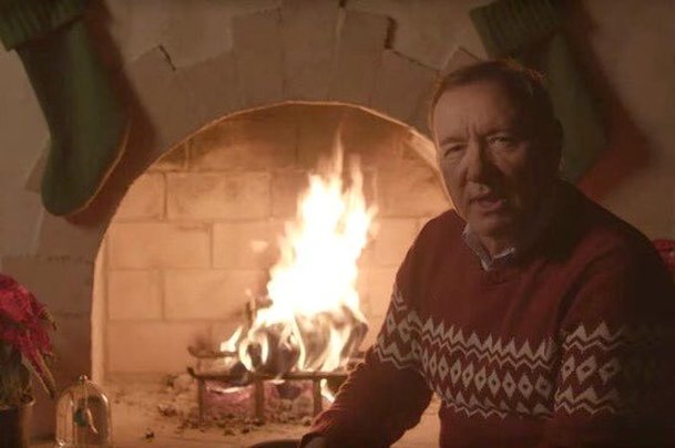 Kevin Spacey v podivném videu přeje veselé Vánoce | Fandíme filmu