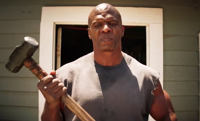 John Henry: Terry Crews jako anděl pomsty s obřím kladivem v prvním traileru | Fandíme filmu