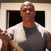 John Henry: Terry Crews jako anděl pomsty s obřím kladivem v prvním traileru | Fandíme filmu