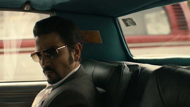 Narcos: Mexico: Gallardo prohlašuje v nové upoutávce, že nikdo není nedotknutelný | Fandíme serialům