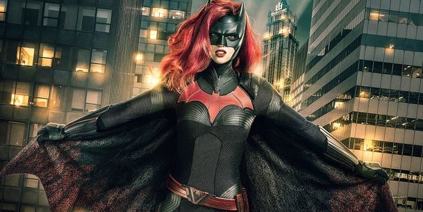 Batwoman: Kostým nové představitelky netopýří hrdinky odhalen | Fandíme serialům