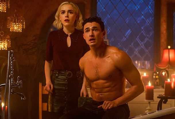 Chilling Adventures of Sabrina: Pekelné hudební video láká na další řadu seriálu | Fandíme serialům