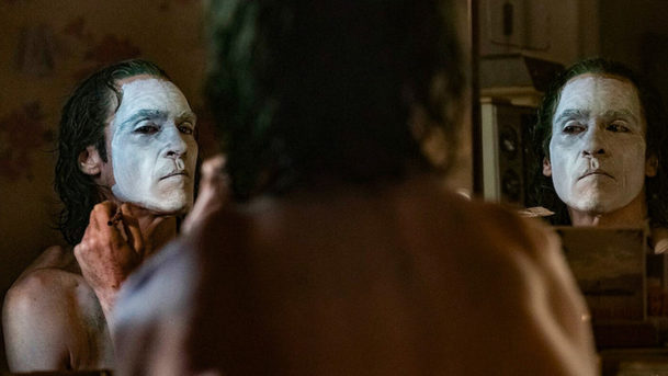 Joker: Tvůrci vysvětlují klíčové momenty od úvodu až po nejednoznačný závěr | Fandíme filmu