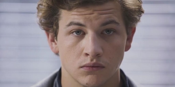 The Night Clerk: Tye Sheridan je podezřelý z vraždy Any de Armas | Fandíme filmu