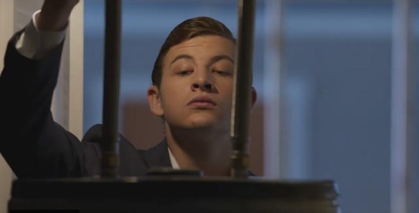 The Night Clerk: Tye Sheridan je podezřelý z vraždy Any de Armas | Fandíme filmu